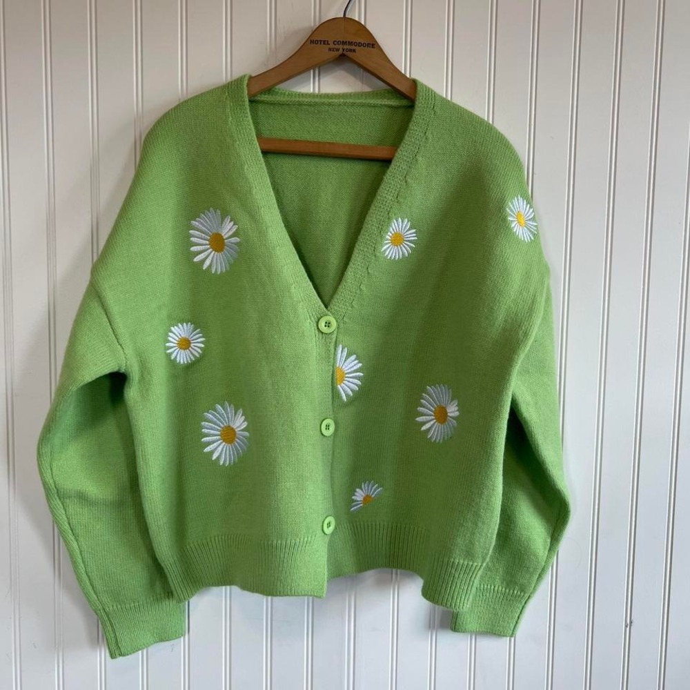 green daisy sweater cropped boxy mid century